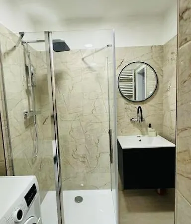 Modern In Old Town Апартаменты *