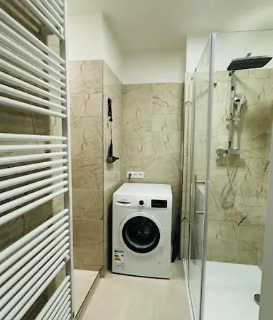 Modern In Old Town Апартаменты