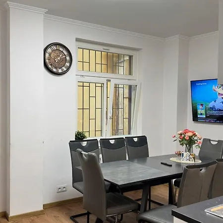 Modern In Old Town Апартаменты