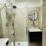 Modern In Old Town Апартаменты *