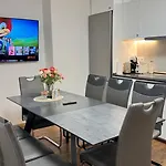 Modern In Old Town Апартаменты *